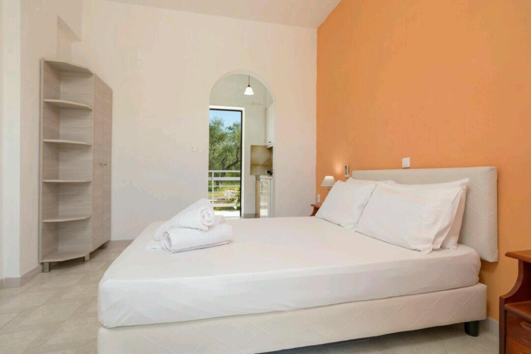 Eleni Studios & Apartments Alykes  Ngoại thất bức ảnh