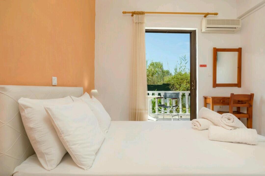 Eleni Studios & Apartments Alykes  Ngoại thất bức ảnh
